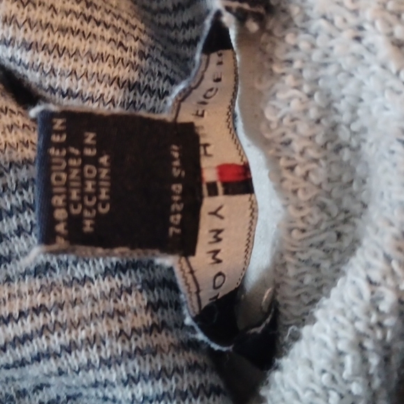 𝅺tommy Hilfiger cowl neck top. Pretty fabric and style. Size medium. - Picture 12 of 12